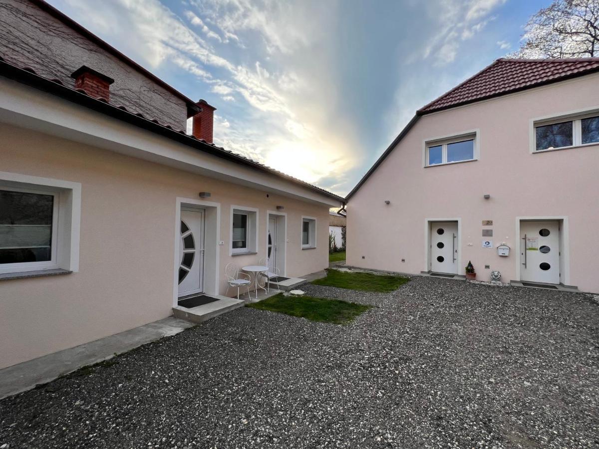Om Yoga Center Appartement Slovenska Bistrica Buitenkant foto